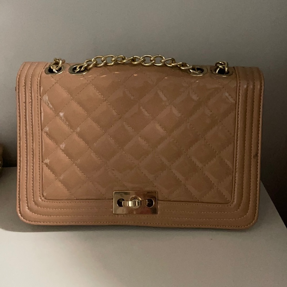 Medium size beige purse